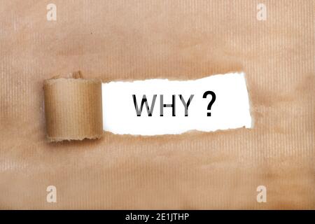 Un papier brun lacrymogène avec pourquoi le mot l'écrit Banque D'Images