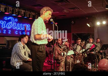 Le batteur britannique Bill Bruford et son groupe de musique Earthworks II jouent Avec Tim Garland au Iridium Club de New York Ville Banque D'Images