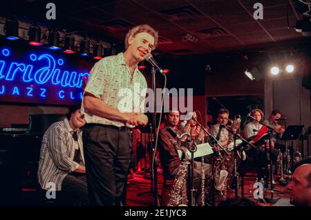 Le batteur britannique Bill Bruford et son groupe de musique Earthworks II jouent Avec Tim Garland au Iridium Club de New York Ville Banque D'Images