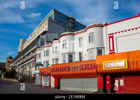 Arcade de divertissement Sunspot à Southend on Sea, Essex, Royaume-Uni, pendant le troisième COVID 19, le verrouillage du coronavirus. Fermé, fermé avec les volets abaissés Banque D'Images