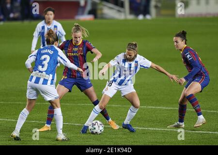 Barcelone, Espagne. 06e janvier 2021. Ana Crnogorcevic du FC Barcelone en action avec Marianela Szymanowski du RCD Espanyol lors du match Primera Iberdrola entre le FC Barcelone et le RCD Espanyol au Camp Nou à Barcelone, en Espagne. Gérard Franco crédit: SPP Sport presse photo. /Alamy Live News Banque D'Images