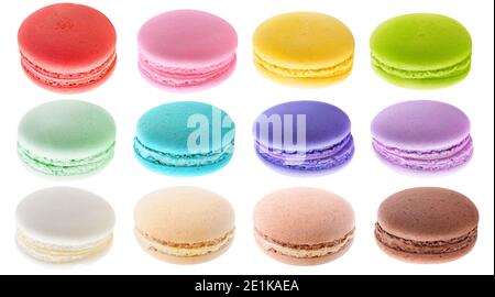 Collection de macarons multicolores isolée sur fond blanc Banque D'Images