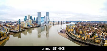 Vue aérienne de Canary Wharf, le quartier central des affaires de Londres sur l'île des chiens, Royaume-Uni Banque D'Images