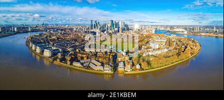 Vue aérienne de Canary Wharf, le quartier central des affaires de Londres sur l'île des chiens, Royaume-Uni Banque D'Images
