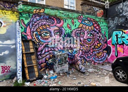 Londres, Angleterre : 24 mai 2017. Une œuvre d'art urbaine d'Amara Por Dios dans Star Yard, Brick Lane, Shoreditch, Londres. Alamy stock image/Jayne Russell Banque D'Images