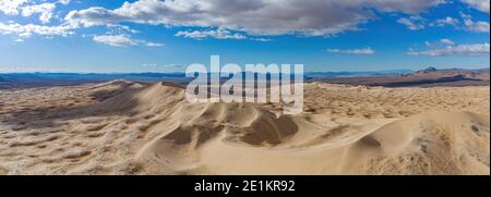 Vue aérienne des magnifiques dunes de Kelso en Californie Banque D'Images