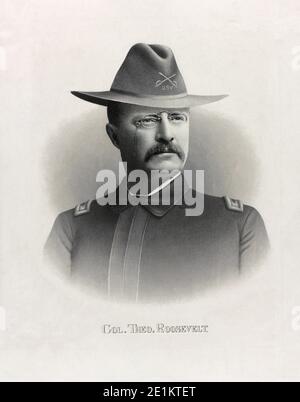 Photographie vintage montrant le colonel Theodore Roosevelt, portrait tête-et-épaules, portant l'uniforme USV. ÉTATS-UNIS. 1898 Banque D'Images