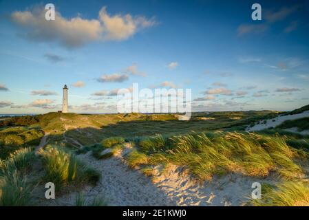 Phare sur la côte danoise. Lökken Jutland-du-Nord sur la côte ouest de la mer du Nord. Banque D'Images