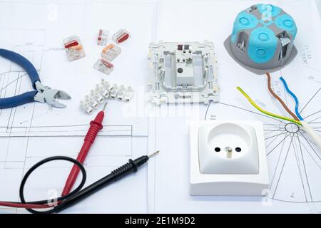 assortiments d'outils et d'articles liés à l'électricité Banque D'Images