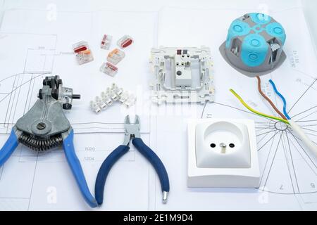 assortiments d'outils et d'articles liés à l'électricité Banque D'Images