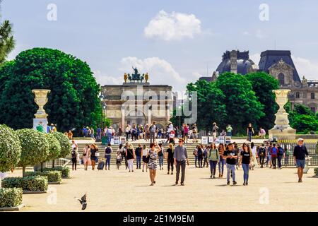 Paris, France - 24 mai 2018 : un peuple au jardin des Tuileries à Paris, France. Banque D'Images