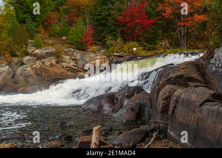 Three Brothers Falls conservation Area Kinmount Ontario Canada en automne Banque D'Images