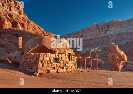 Maison en pierre au monument national de Vermilion Cliffs, Arizona, États-Unis Banque D'Images