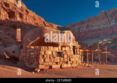 Maison en pierre au monument national de Vermilion Cliffs, Arizona, États-Unis Banque D'Images