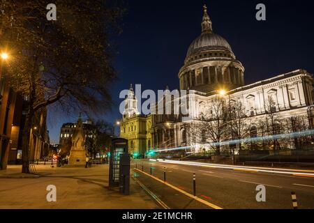 Cathédrale Saint-Paul la nuit, Londres, Angleterre Banque D'Images