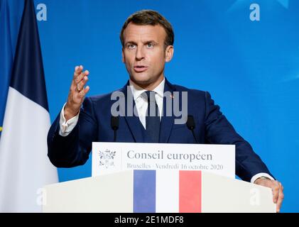 Belgique, Bruxelles, le 16 octobre 2020 : le président français Emmanuel Macron lors d'une conférence de presse à l'occasion du Conseil européen spécial se rapporte à Banque D'Images