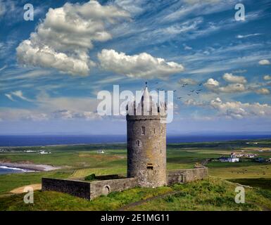 IRL - CO. CLARE: Château de Doonagore à Doolin Banque D'Images