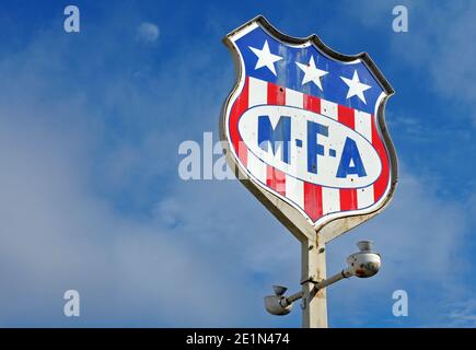 Un ancien panneau MFA Oil est affiché près de Cuba, Missouri. Banque D'Images
