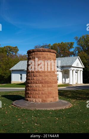 Le mémorial rond, orange, en grès, des 270 morts du vol Pan-Am 103, a explosé au-dessus de Lockerbie, en Écosse, en 1988. À Arlington National Cemeter Banque D'Images