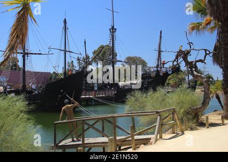 Vue sur le quai des caravanes avec une vie Modèle de taille d'un autochtone Christophe Colomb 1492 Palos De la Frontera Huelva Andalousie Espagne Banque D'Images