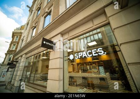 Londres- Spaceworks ou Spaceworks situé sur Cannon Street dans la ville de Londres. Entreprise commerciale d'espace de bureau d'adhésion Banque D'Images