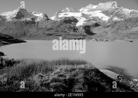 Magnifique et magic mountain region Upper Engadine dans les Alpes Suisses, mais le changement climatique global est fondre les glaciers et le pergélisol Banque D'Images