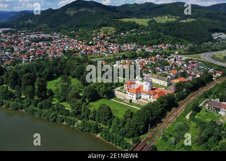 Vue aérienne du château de Budatinsky à Zilina, Slovaquie Banque D'Images