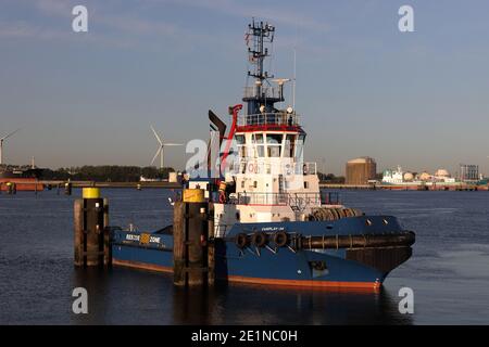 Le remorqueur de port Fairplay-34 sera dans le port de Rotterdam le 18 septembre 2020. Banque D'Images