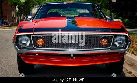 Avant de 1972 AMC Javelin AMX sur la route. Banque D'Images