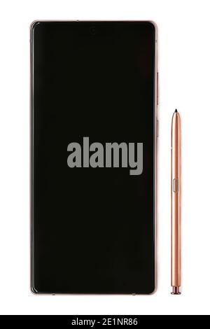 Surgut, Khanty-Mansiyskiy avtonomnyy okrug, Russie - 27 décembre 2020: Samsung Galaxy Note 20 smartphone bronze. Un écran noir d'un téléphone portable à côté d'un stylet couché. Banque D'Images