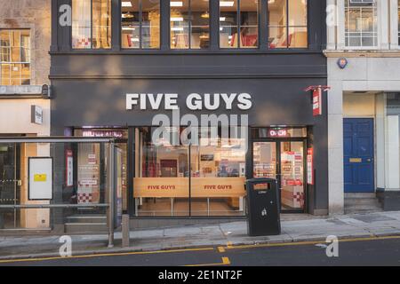 Édimbourg, Écosse - janvier 8 2021 : Five Guys, la chaîne américaine de hamburgers fastfood, située sur Frederick Street à Édimbourg, Écosse Banque D'Images