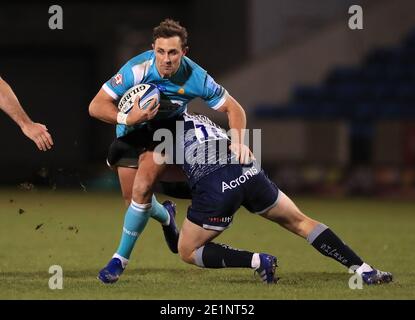 Ashley Beck (au centre) des Worcester Warriors est affrontée par Sam Hill (à gauche) et AJ MacGinty de sale Sharks lors du match Gallagher Premiership au stade AJ Bell, à Salford. Banque D'Images