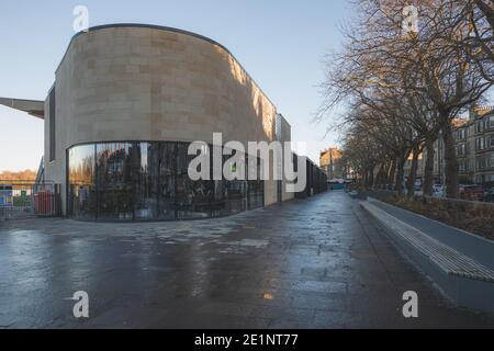 Édimbourg, Écosse - janvier 8 2021 : le nouveau développement de la place Raeburn et le fleuron de Little Dobbies sur Comely Bank Road à Édimbourg, Écosse Banque D'Images