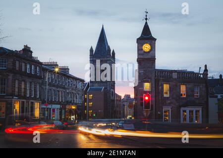 Édimbourg, Écosse - 5 2016 mai : paysage de rue nocturne du quartier Stockbridge à newtown Edinburgh, Écosse. Banque D'Images
