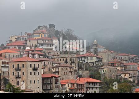 Le village de Dimitsana, un vieux village traditionnel pittoresque de la région d'Arcadia, Péloponnèse, Grèce, Europe Banque D'Images