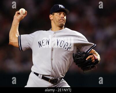 New York Yankees départ Kevin Brown lors de la perte de 8-6 aux Los Angeles Angels d'Anaheim à Angel Stadium à Anaheim, en Californie, le samedi, juillet Banque D'Images