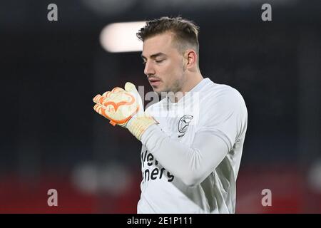 ALMERE, PAYS-BAS - JANVIER 8 : le gardien de but Michael Woud du FC Almere City FC pendant le match hollandais de Keukenkampidisenie entre le FC Almere City et le FC Banque D'Images