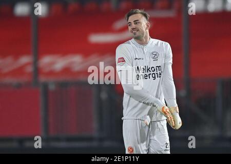 ALMERE, PAYS-BAS - JANVIER 8 : le gardien de but Michael Woud du FC Almere City FC pendant le match hollandais de Keukenkampidisenie entre le FC Almere City et le FC Banque D'Images