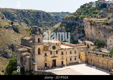 Eglise de San Pietro Caveoso à Sassi di Matera surplombant, août 2020 Banque D'Images