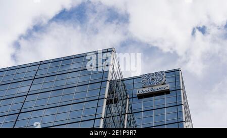 Toronto, Canada - le 29 septembre 2020 : l'enseigne Unilever Canada est visible dans l'édifice du siège social de Toronto Banque D'Images