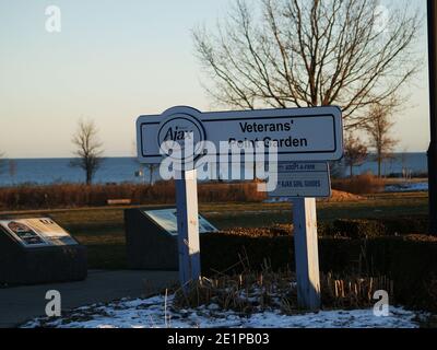 Ajax Ontario hommage au HMS Ajax River plate Battle. Veterans' point Garden avec lac dans la vue de fond. Banque D'Images