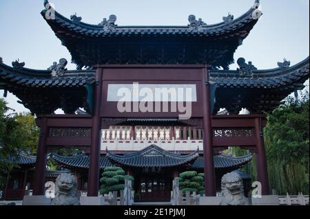 Maison de thé chinois à Luisenpark à Mannheim, Allemagne. Banque D'Images