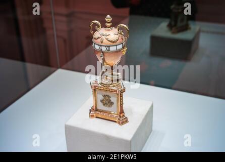 Saint-Pétersbourg, Russie - ca. Décembre 2017: L'oeuf de Pâques Faberge avec un serpent appelé Duchesse de l'oeuf de Marlborough au Musée Faberge dans le Shuvalo Banque D'Images