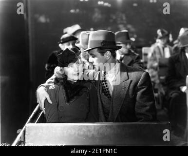 JEAN ARTHUR et GARY COOPER dans M. DEEDS VONT À LA VILLE 1936 réalisateur FRANK CAPRA Story Clarence Budington Kelland scénario Robert Riskin Columbia Pictures Banque D'Images