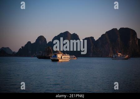 Ha long Bay, ville de Ha long, province de Quang Ninh, Vietnam Banque D'Images