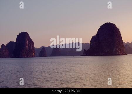 Ha long Bay, ville de Ha long, province de Quang Ninh, Vietnam Banque D'Images