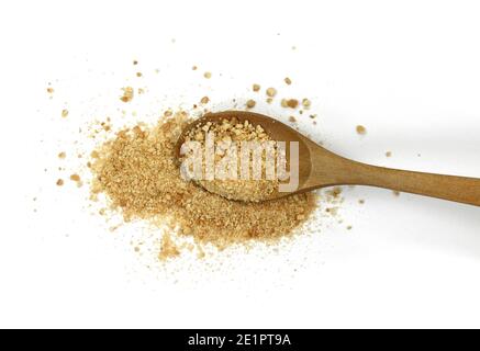 Biscuits moulés dans une cuillère en bois sur fond blanc. Banque D'Images