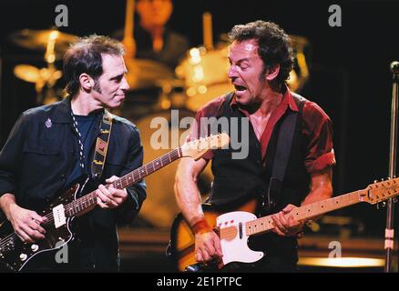 Bruce Springsteen et le groupe E Street en concert à Wembley Arena, Londres, Royaume-Uni. 27 octobre 2002. Banque D'Images