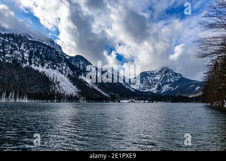 vue panoramique sur le lac de vorderer langbathsee près de ebensee in région autrichienne supérieure salzkammergut Banque D'Images