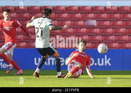 Nottingham, Royaume-Uni. 9 janvier 2021. NOTTINGHAM, ANGLETERRE. JAN 9 Marlon Pack de Cardiff City capture Harry Arter (31) de la forêt de Nottingham sur la cheville pendant le match de la coupe FA entre la forêt de Nottingham et la ville de Cardiff au City Ground, Nottingham le samedi 9 janvier 2021. (Credit: Jon Hobley | MI News) Credit: MI News & Sport /Alay Live News Banque D'Images